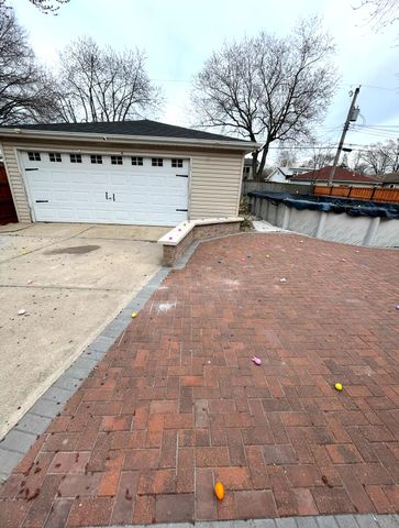 8027 Kooy Drive, Munster, IN 46321