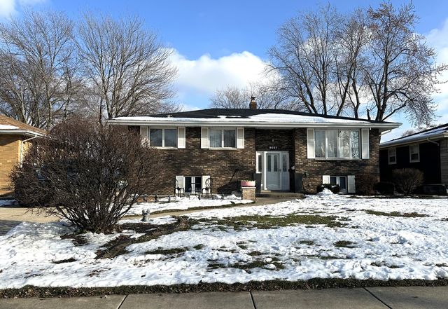 8027 Kooy Drive, Munster, IN 46321