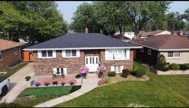 8027 Kooy Drive, Munster, IN 46321