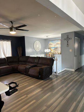 8027 Kooy Drive, Munster, IN 46321