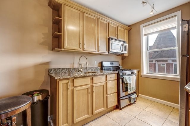 875 Blvd E 35, Weehawken Twp., NJ 07086