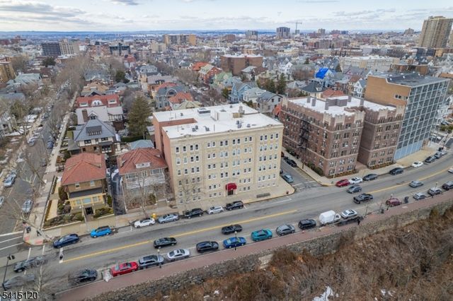 875 Blvd E 35, Weehawken Twp., NJ 07086