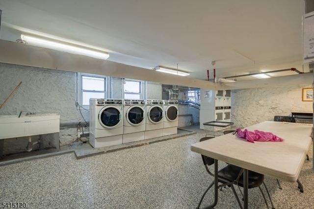 875 Blvd E 35, Weehawken Twp., NJ 07086