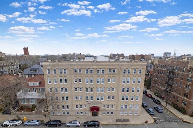 875 Blvd E 35, Weehawken Twp., NJ 07086