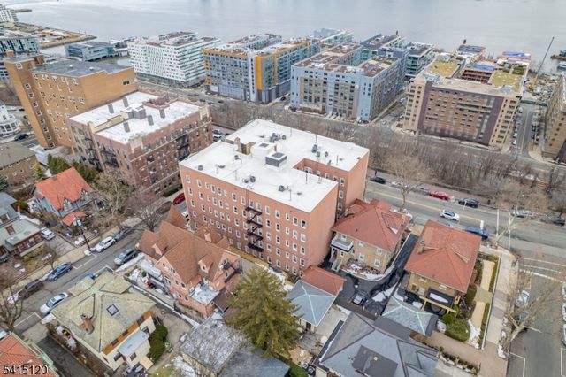 875 Blvd E 35, Weehawken Twp., NJ 07086