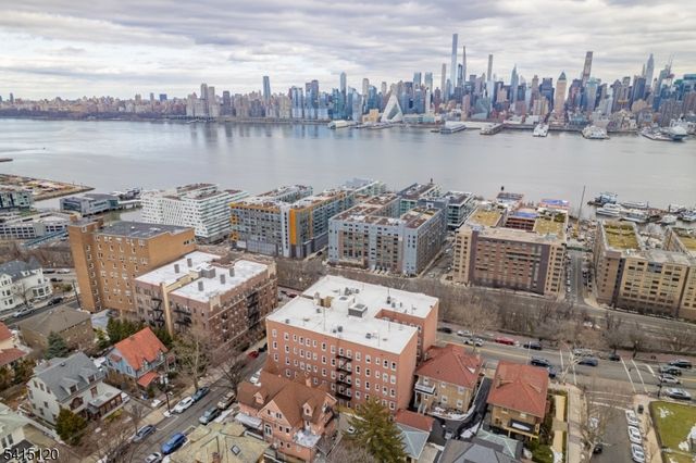 875 Blvd E 35, Weehawken Twp., NJ 07086