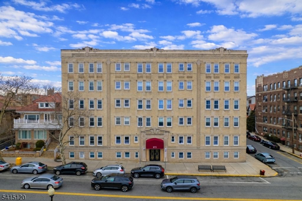 875 Blvd E 35, Weehawken Twp., NJ 07086