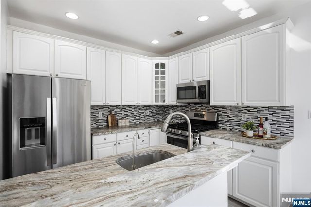 373 Kingston Court 373, West New York, NJ 07093