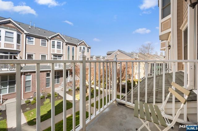 373 Kingston Court 373, West New York, NJ 07093