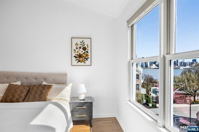 373 Kingston Court 373, West New York, NJ 07093