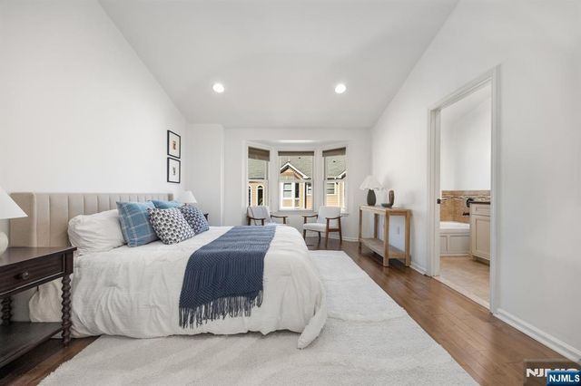 373 Kingston Court 373, West New York, NJ 07093