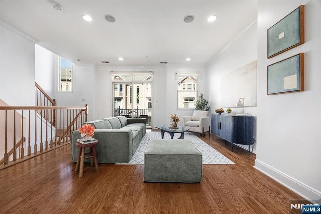 373 Kingston Court 373, West New York, NJ 07093