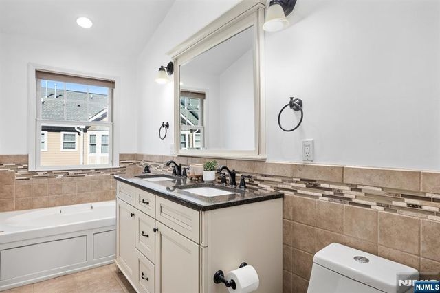 373 Kingston Court 373, West New York, NJ 07093