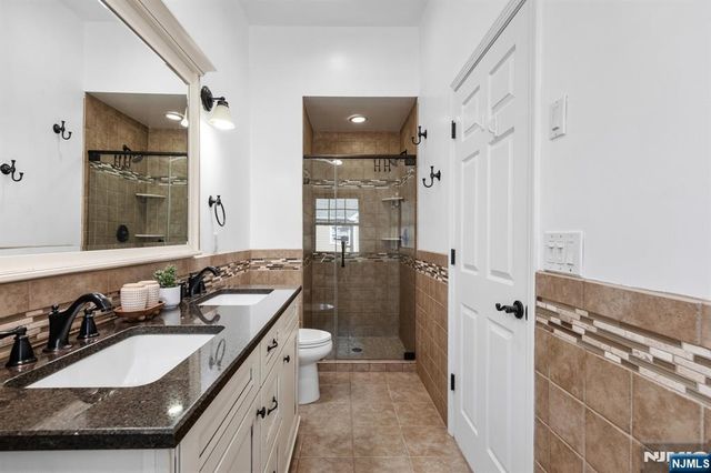 373 Kingston Court 373, West New York, NJ 07093