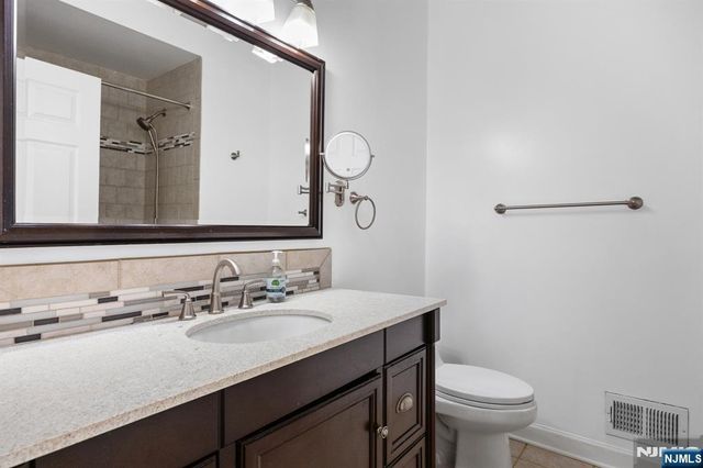 373 Kingston Court 373, West New York, NJ 07093