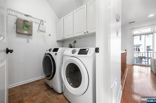 373 Kingston Court 373, West New York, NJ 07093