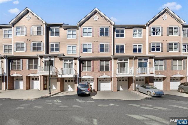 373 Kingston Court 373, West New York, NJ 07093