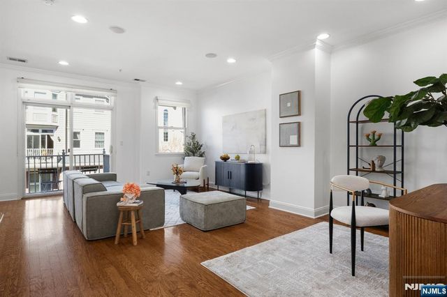 373 Kingston Court 373, West New York, NJ 07093