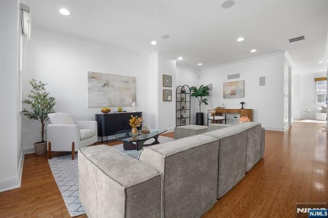 373 Kingston Court 373, West New York, NJ 07093