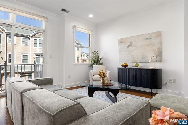 373 Kingston Court 373, West New York, NJ 07093