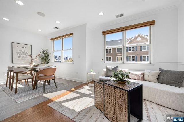 373 Kingston Court 373, West New York, NJ 07093