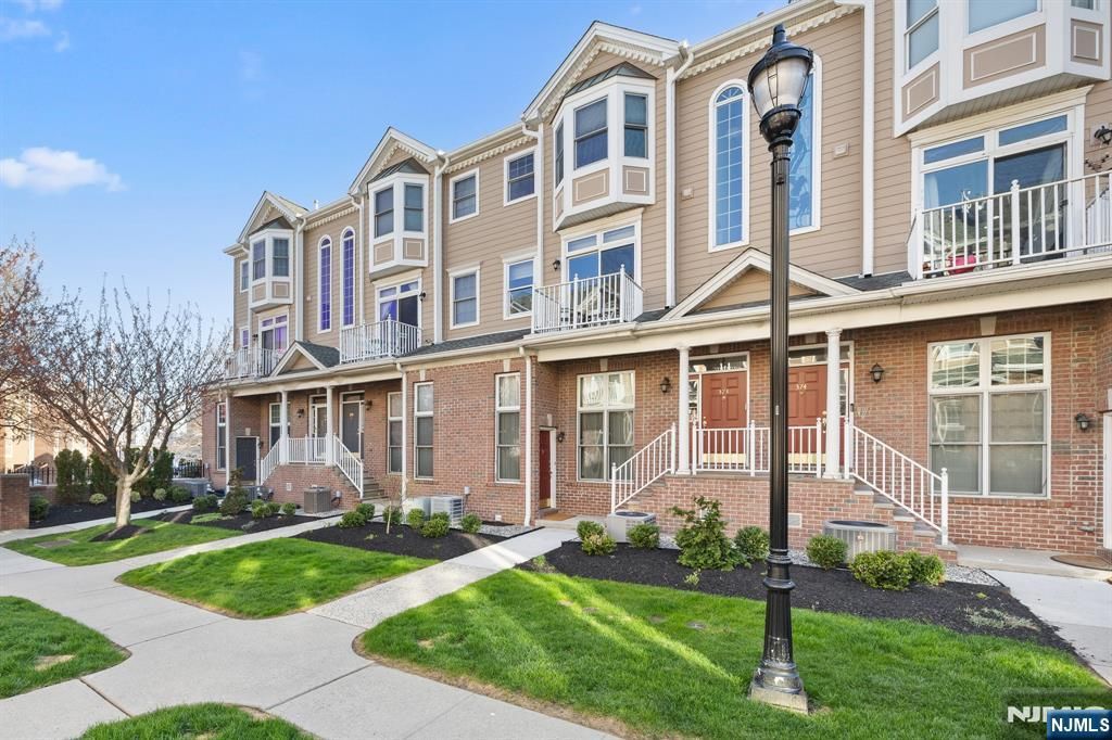 373 Kingston Court 373, West New York, NJ 07093