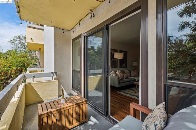 651 Oakland Ave 1F, Oakland, CA 94611