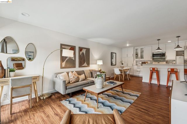 651 Oakland Ave 1F, Oakland, CA 94611