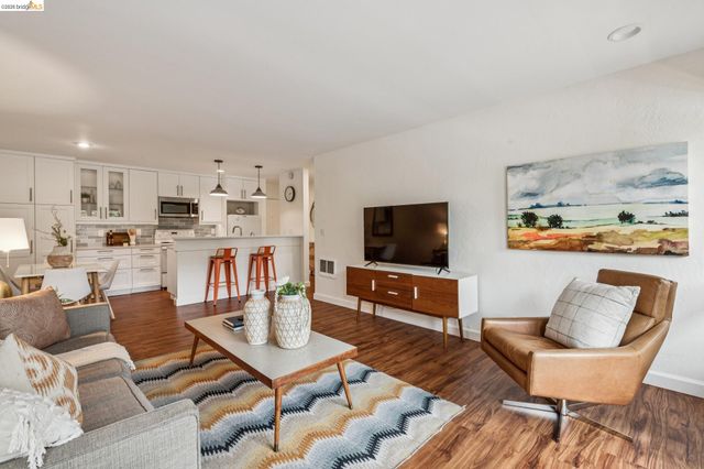 651 Oakland Ave 1F, Oakland, CA 94611