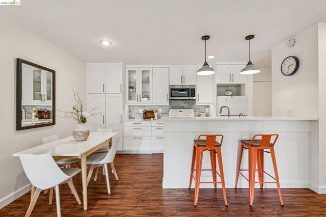 651 Oakland Ave 1F, Oakland, CA 94611