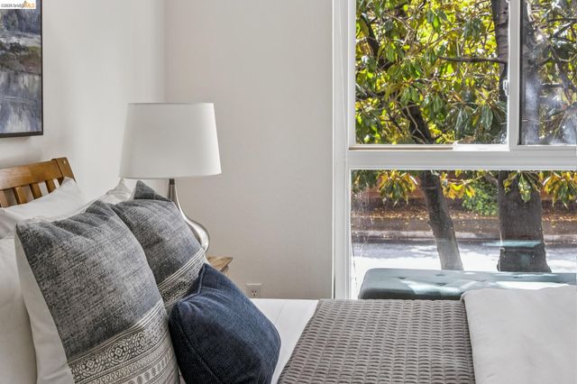 651 Oakland Ave 1F, Oakland, CA 94611