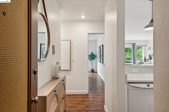 651 Oakland Ave 1F, Oakland, CA 94611