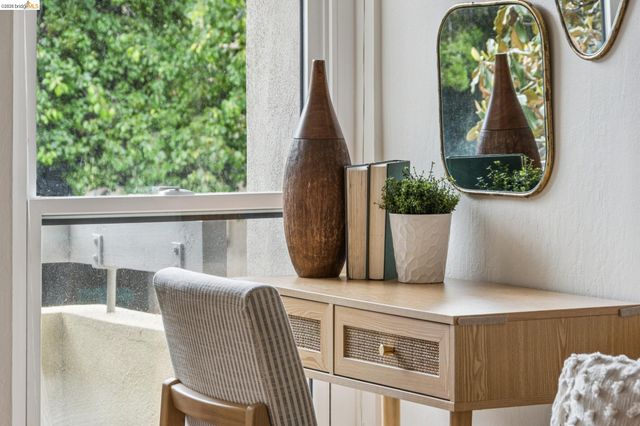 651 Oakland Ave 1F, Oakland, CA 94611