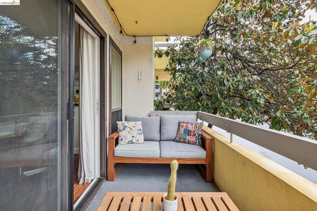 651 Oakland Ave 1F, Oakland, CA 94611