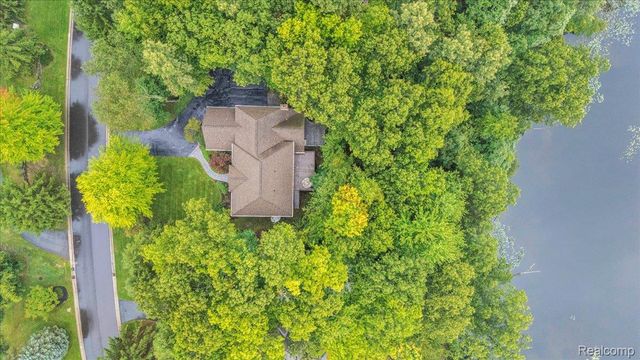 8818 Morning Mist Drive, Independence Charter Township, MI 48348