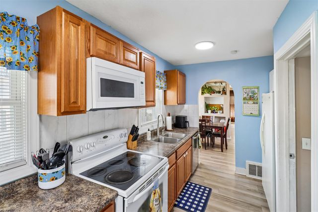 704 E Euclid Avenue, Des Moines, IA 50316