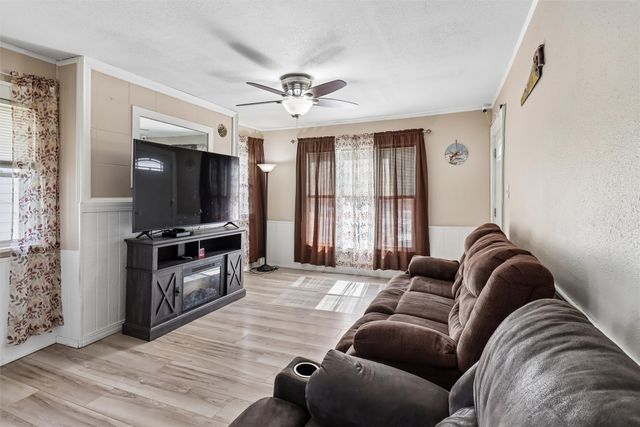 704 E Euclid Avenue, Des Moines, IA 50316