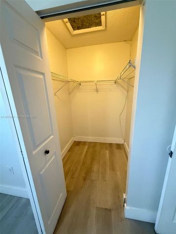 3375 W 76th St 211, Hialeah, FL 33018