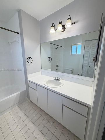 3375 W 76th St 211, Hialeah, FL 33018