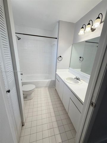 3375 W 76th St 211, Hialeah, FL 33018