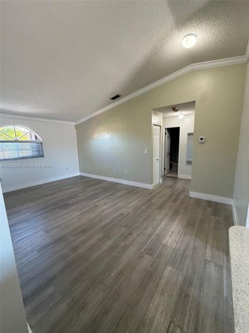 3375 W 76th St 211, Hialeah, FL 33018