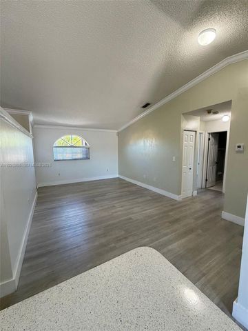 3375 W 76th St 211, Hialeah, FL 33018