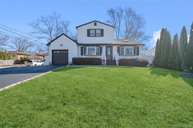 281 Breeze Avenue, Ronkonkoma, NY 11779