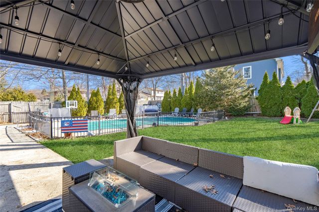 281 Breeze Avenue, Ronkonkoma, NY 11779