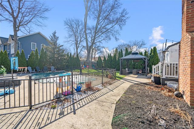 281 Breeze Avenue, Ronkonkoma, NY 11779