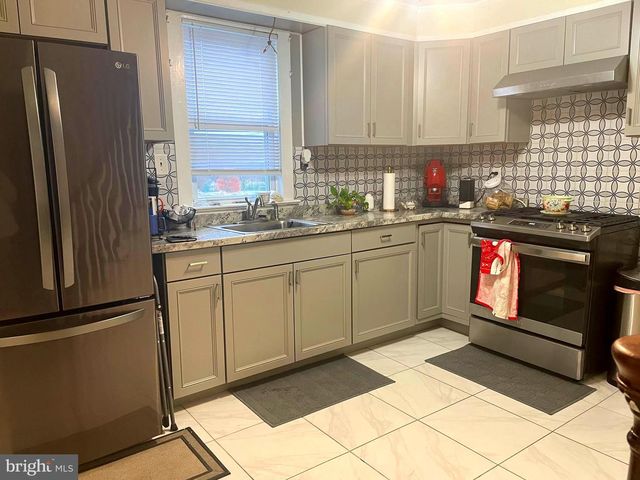 695 W KINGS HWY, Coatesville, PA 19320