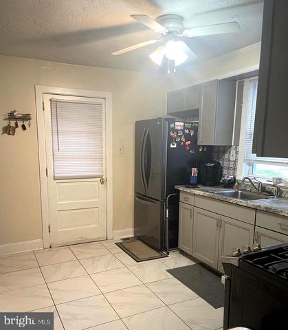 695 W KINGS HWY, Coatesville, PA 19320