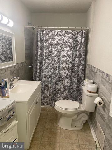 695 W KINGS HWY, Coatesville, PA 19320