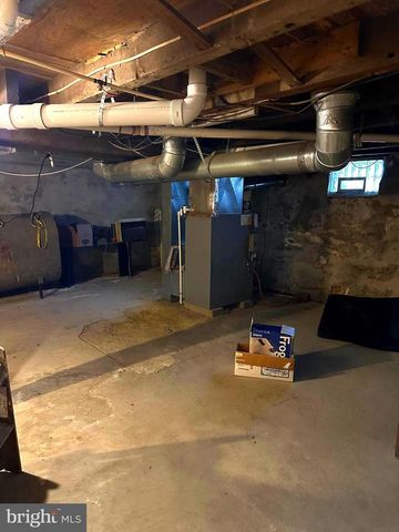 695 W KINGS HWY, Coatesville, PA 19320