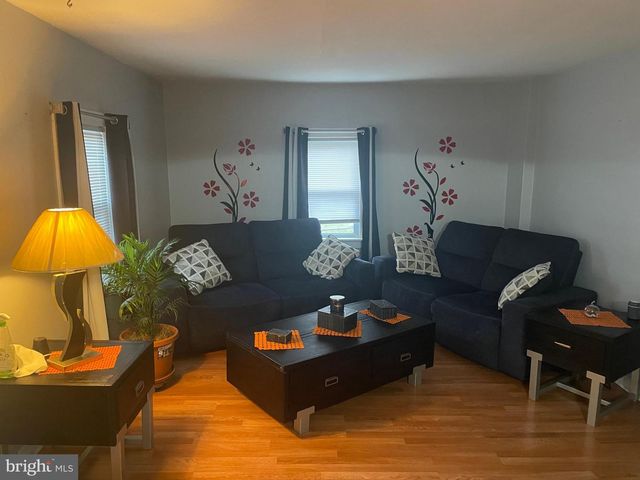 695 W KINGS HWY, Coatesville, PA 19320